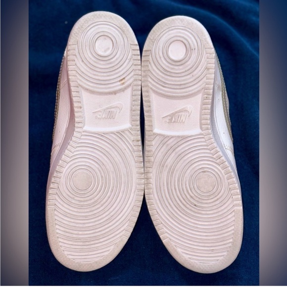 🔥Nike Women's BUY ME 🔥 White Sneakers with Holographic Swoosh 📦 - Picture 6 of 8